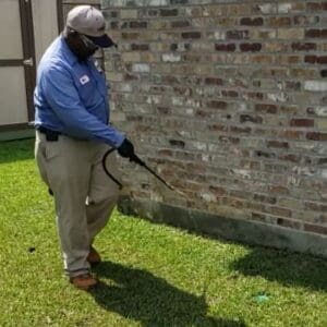 pest control tech arrow termite and pest control.jpg
